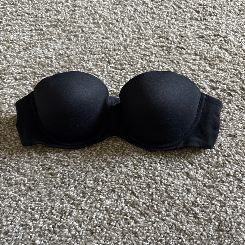 Elegant Black Strapless Bra